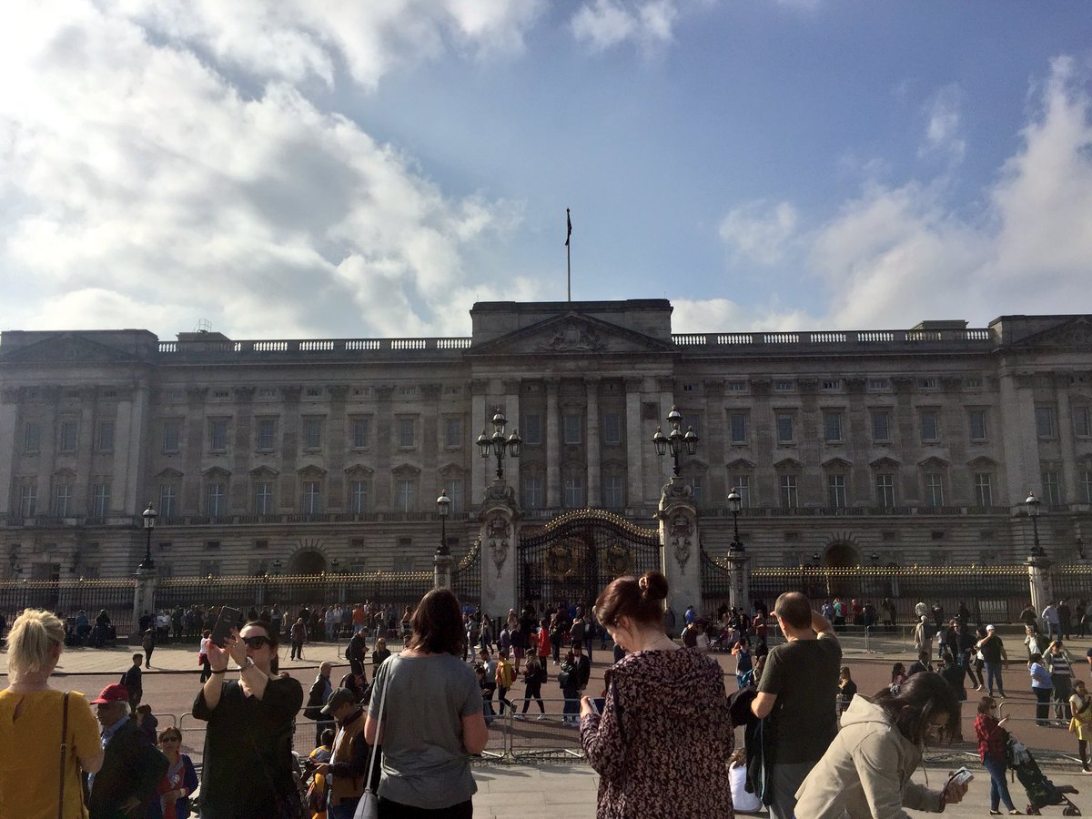 _holllyx's tweet photo. Lovely day in London #LDNproject https://t.co/kkolCsGSOs