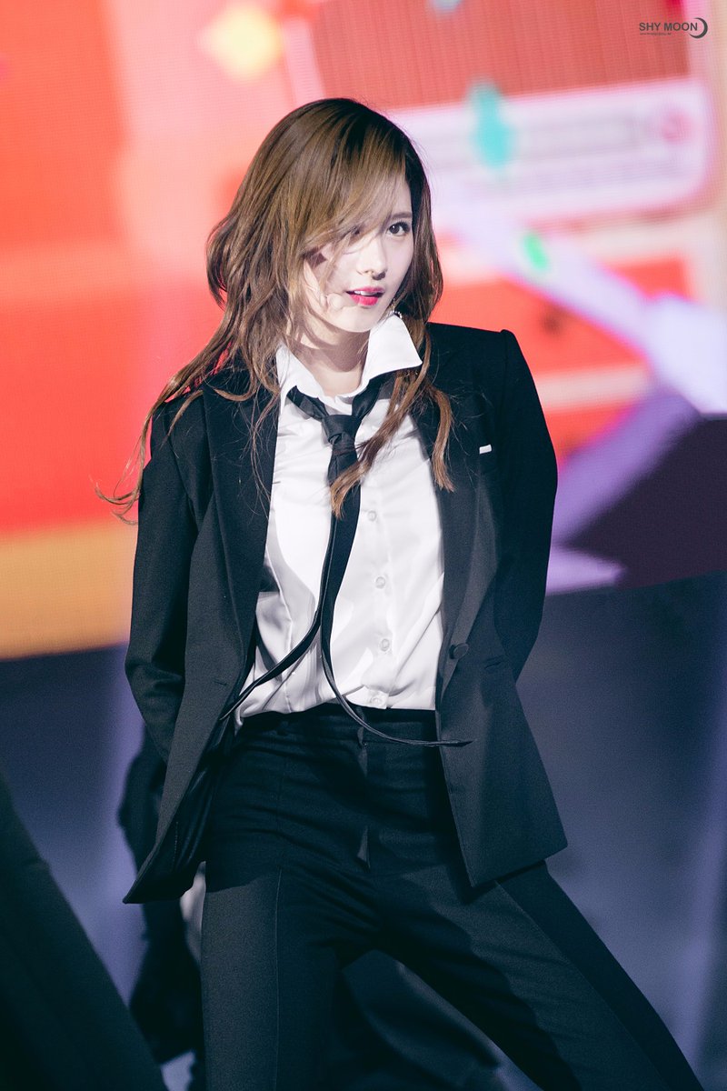 shy_dal's tweet photo. [HQ] 171015 ONCE BEGINS 4p

Back in black

#TWICE #트와이스 #사나 #SANA #サナ #Likey https://t.co/DsAAnAEOkW