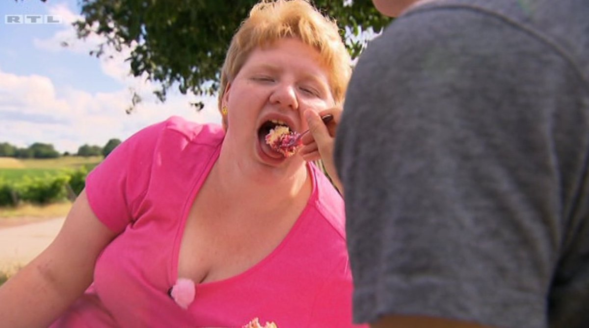 MrTrashTV's tweet photo. Erotischer wird's heute nicht mehr!

#SchwiegertochterGesucht https://t.co/CU2ZTNw8K9