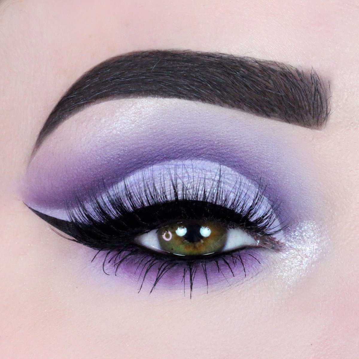 kyliecosmetics's tweet photo. Purple Palette look by @1500px using Lilac, Turning Violet, Wine &amp; Dine, Blueberry, Periwinkle 💜 Available at https://t.co/rkT2b8JJL5 https://t.co/5PY5QeX8a1