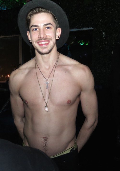 MikeRueffer's tweet photo. a little bit older but jacks smilling  💕😊💕      @XXXJackHunter comes from Heart ❤️���️ https://t.co/sGWvbxa3fc