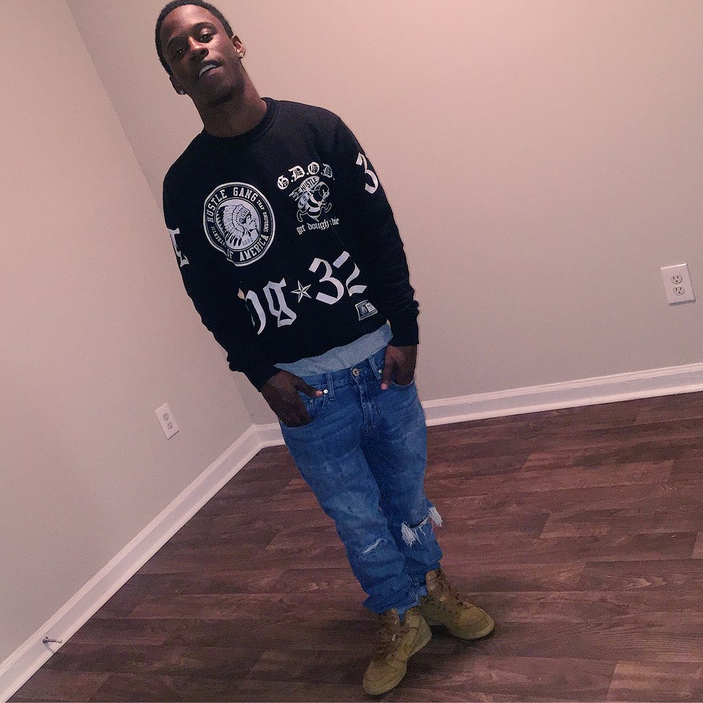 IamPlayBoyB's tweet photo. Can't get no reala #YRNB https://t.co/kP2slXZkWo