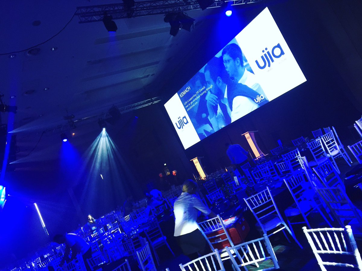CSPAV's tweet photo. First blend using the new @PanasonicUK laser projectors #videogenius https://t.co/fg2R9mMACA