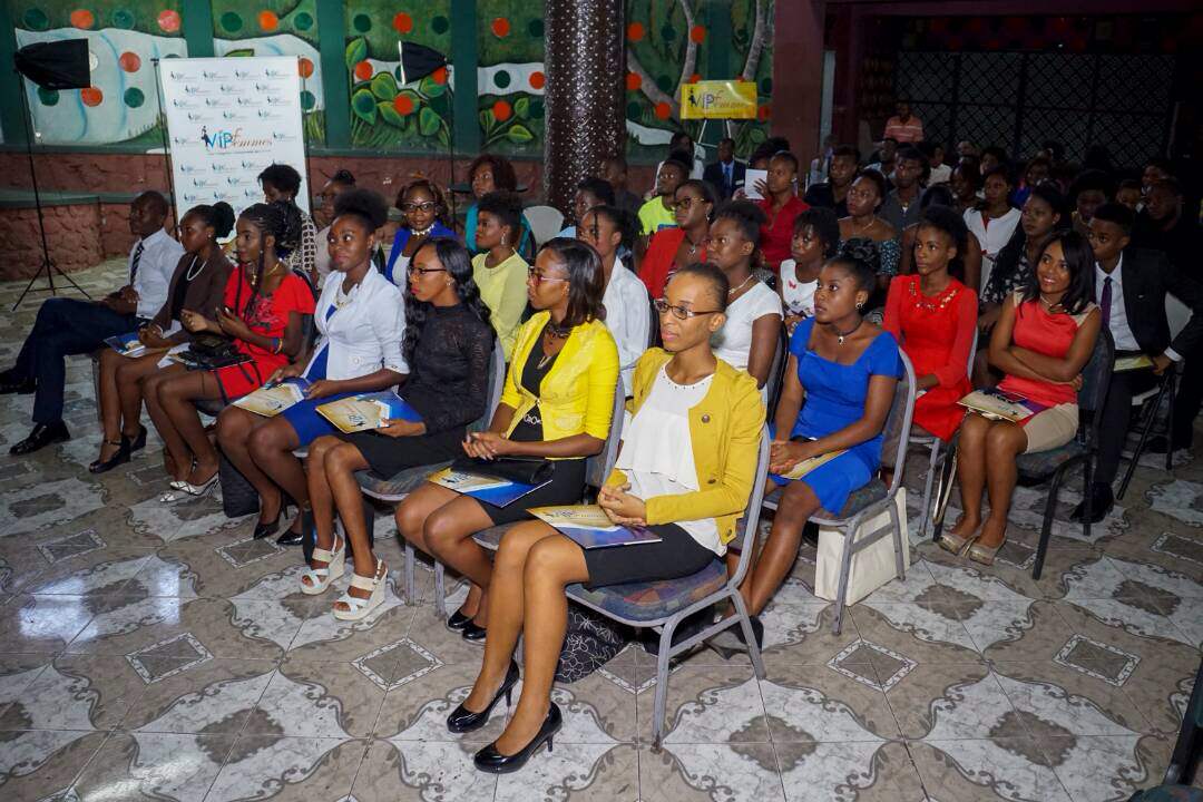 VipFemmes's tweet photo. Le Dimanche 8 Octobre 2017, l'organisation VIPFemmes a  intronisé  vingt et un (21) nouveaux membres.
https://t.co/Dz2a8Kq6u9
@VIPFemmes https://t.co/ZyKhI8r24W