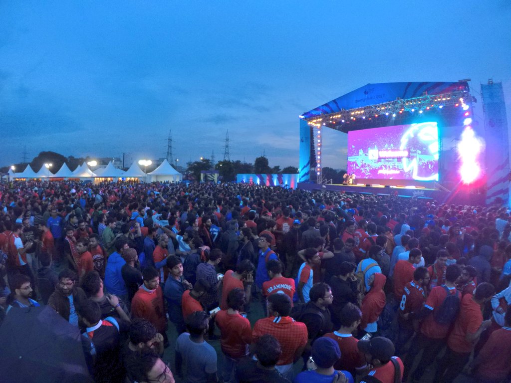 vishnu83848269's tweet photo. #LFCinIndia @LFC @LFCIndia #PLBengaluru @meseemajaswal @premierleague ....wonderful for having premiere league in india....kudos all! https://t.co/iF5YZzv6ib