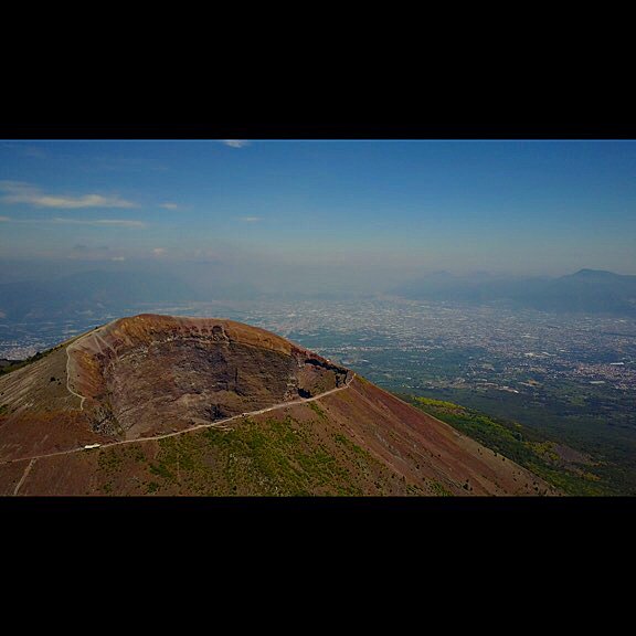 WorldToursWeb's tweet photo. This is what you will get if get on top of Moun Vesuvius!
#vesuvius #mountvesuvius #mtvesuvuius #volcano https://t.co/SpshULHJKB