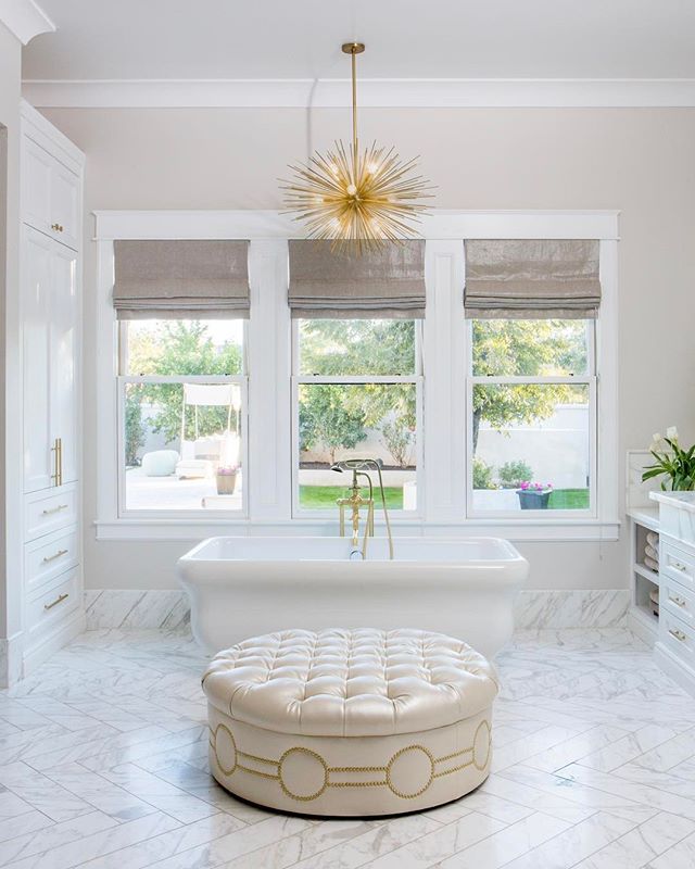 ArteriorsHome's tweet photo. The ultimate #stylespotted #design. Stargazing w/ the #Arteriors Icon: The Zanadoo #Chandelier https://t.co/Baiir5Fory #Lighting #Interiors https://t.co/AU1nCJ6ZUS