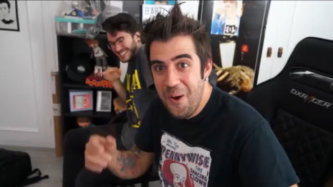 Chrisaleshow's tweet photo. ¿Que sientes al ver está foto? @Wismichu #IsmaDirecto https://t.co/SGXGf4McNK