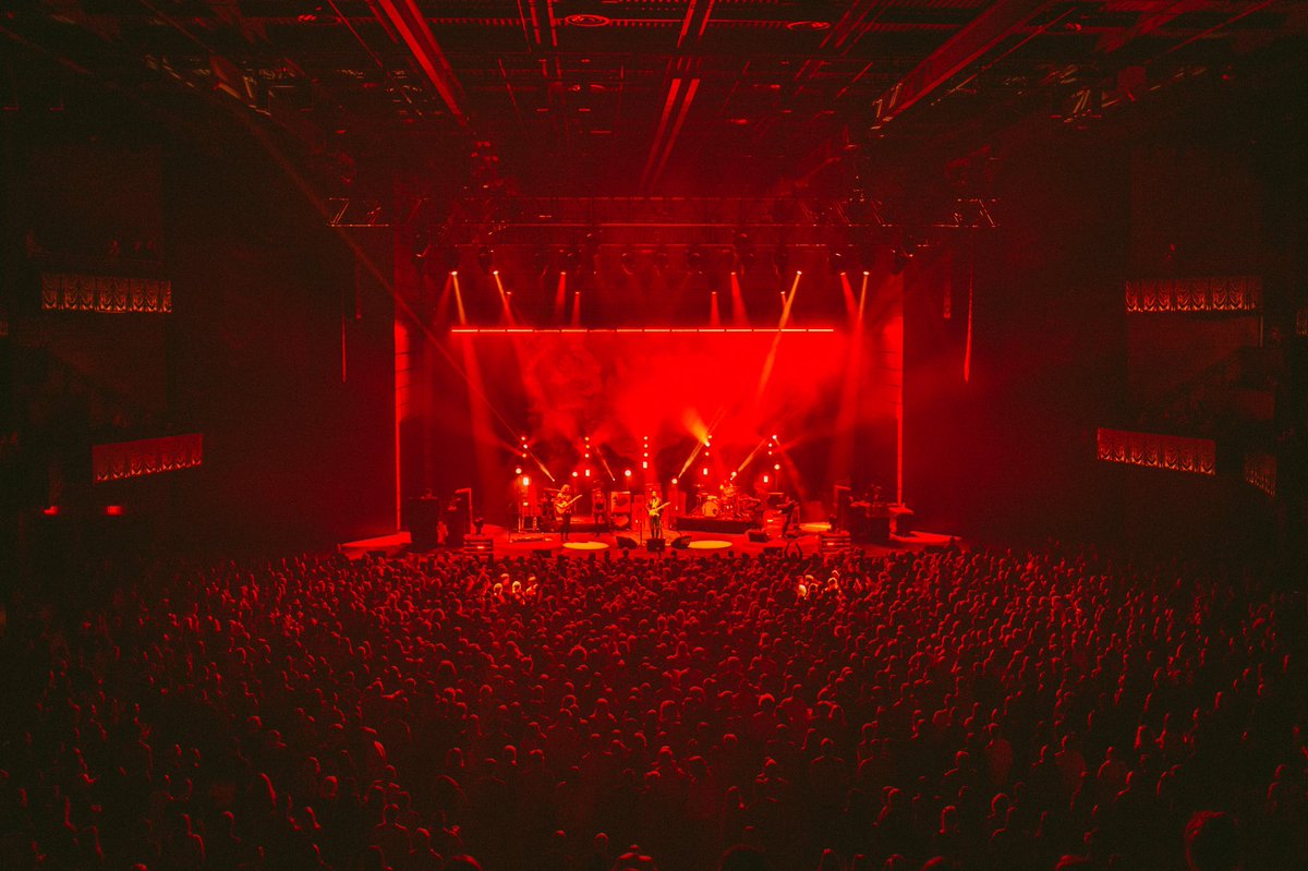 officialkaleo's tweet photo. Thank you everyone that came out in Washington, DC for a great night #Kaleo #ExpressTour https://t.co/qQW1HQv538