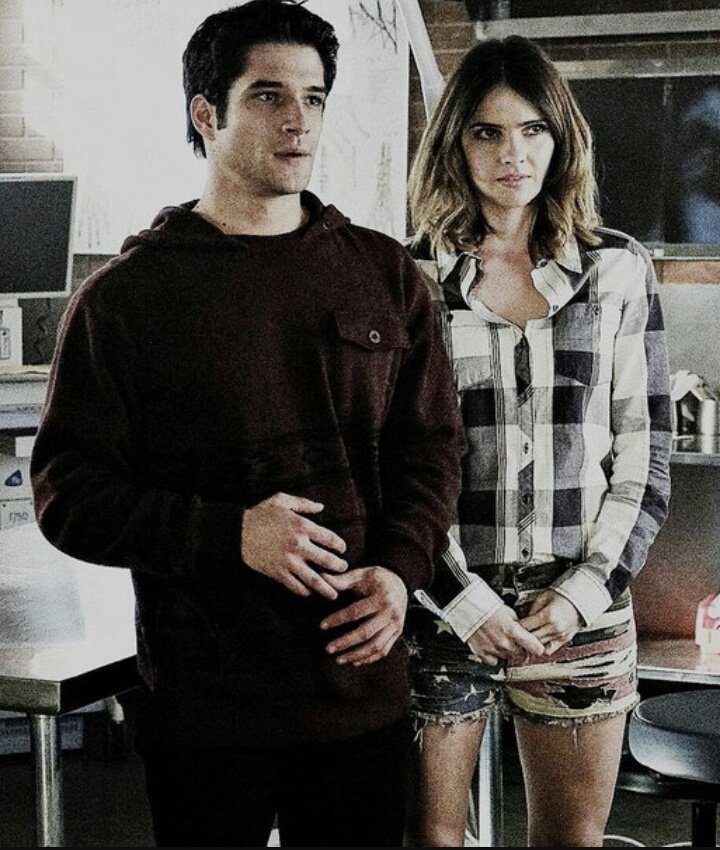 familyhoechlin's tweet photo. «Я не хочу быть твоей возлюбленной, я хочу быть чёртовой любовью всей твоей жизни». 
#skalia #teenwolf #twittwolf https://t.co/VhBXp40JUc