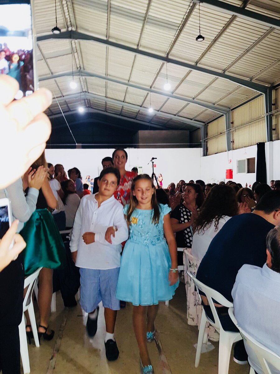 fallapoble's tweet photo. Hem assistit a la Nit del Món Faller, on s’han lliurat els premits del campionat de Truc i Parxis organitzat per Junta Local Fallera 🎲🏆 https://t.co/pnSbxZud3a