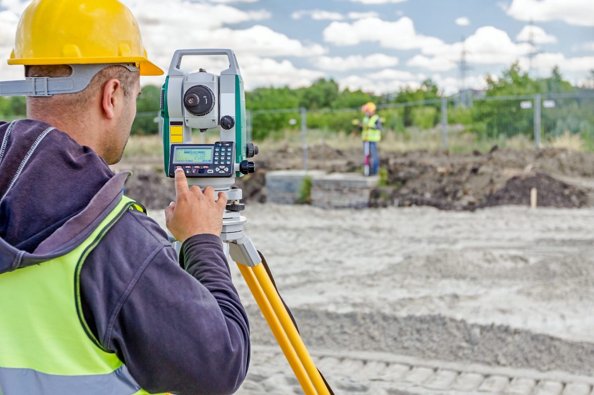 HSlowinski's tweet photo. Here's why it's a good idea to have a land survey done. https://t.co/X1WcE0QzD2 https://t.co/bkYRET7P6r