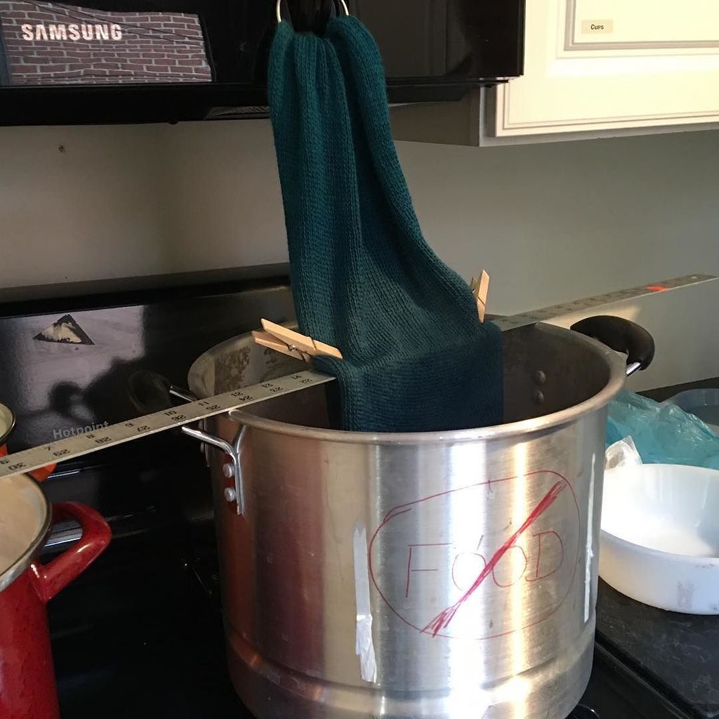 SteelCityFiber's tweet photo. Dye experiments at the SCFC come make a mess in our space! #dye #gradient #knittersofinstagram #makersgonnamake #lys #shadyside #pgh https://t.co/Ui1DXBophL