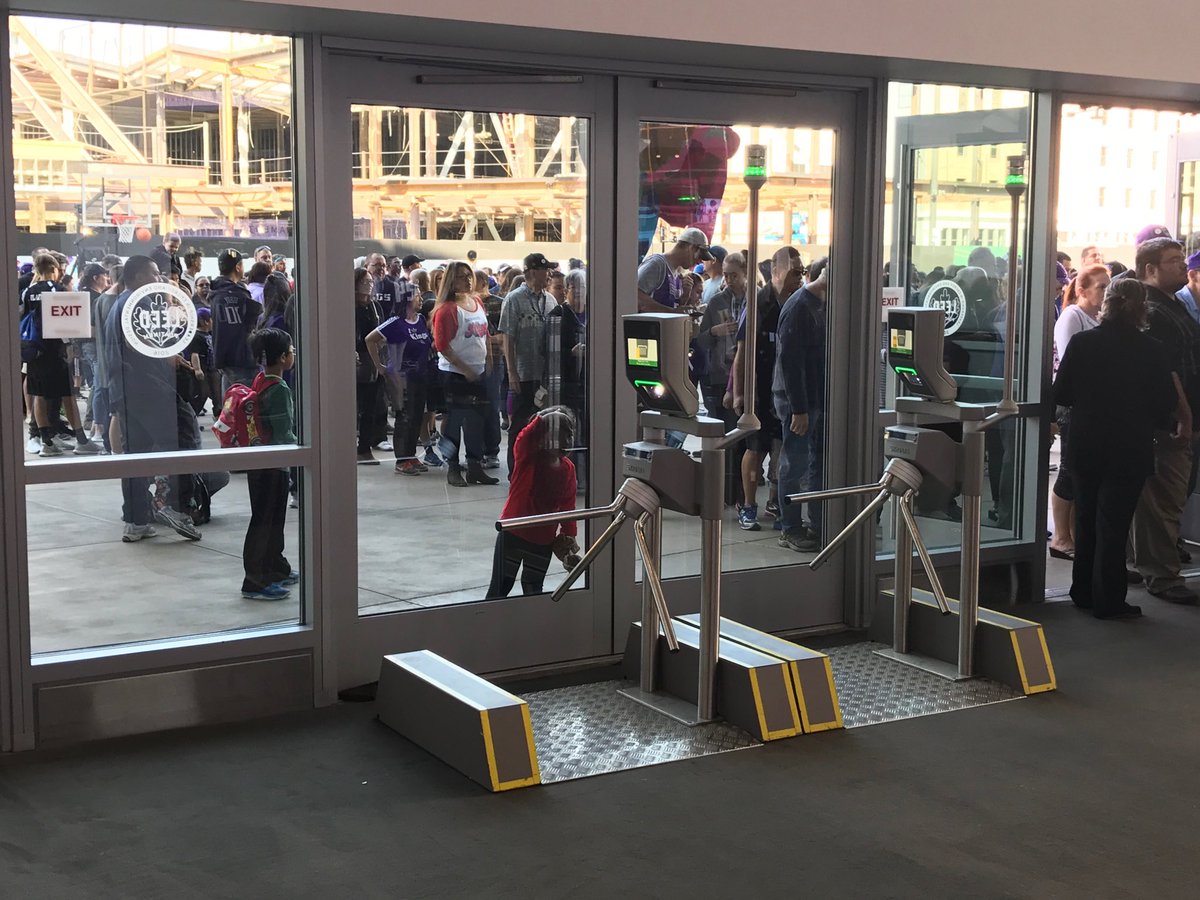 PhilBurgerPatch's tweet photo. Doors about to swing for @SacramentoKings Fan Fest!! OpenOpenOpen https://t.co/izOTElDJB2