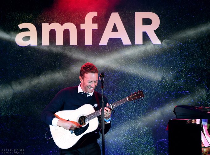 Coldplayfanspo2's tweet photo. I do not just love him 💓 #coldplaymylife 👄 #chrismartin 💖 https://t.co/VIjO19k1dM