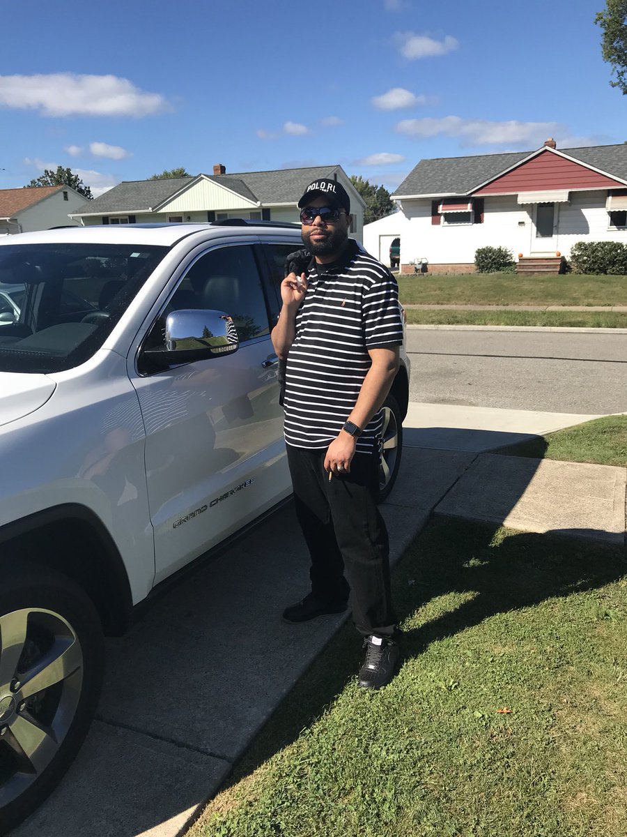 Shawn77P's tweet photo. Dinero https://t.co/64yes74zeE