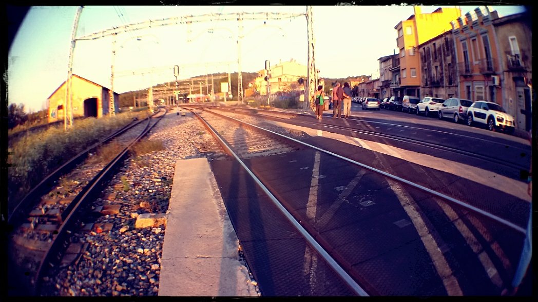 AngelVila2012's tweet photo. #pixlr #colorsTardor #capvespre #pasaNivell #flaçà #tren #gironès https://t.co/hio54AfZwo