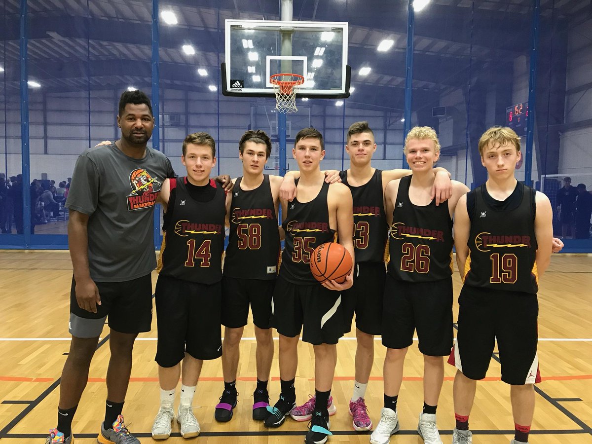 XLThunderBball's tweet photo. #THUNDER 10th working hard this weekend @ZeroGravityBB @NERRHoops #RepsForSchoolSeason https://t.co/qtvbeCwvCN