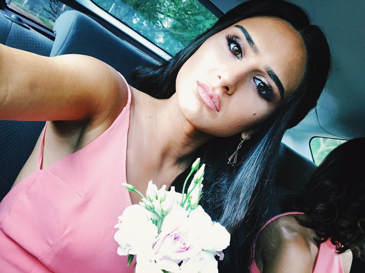 NutsaaK's tweet photo. When you have a perfect makeup and a little time to take selfies 😩🙄 👄💄 https://t.co/RtzYXp2Qge