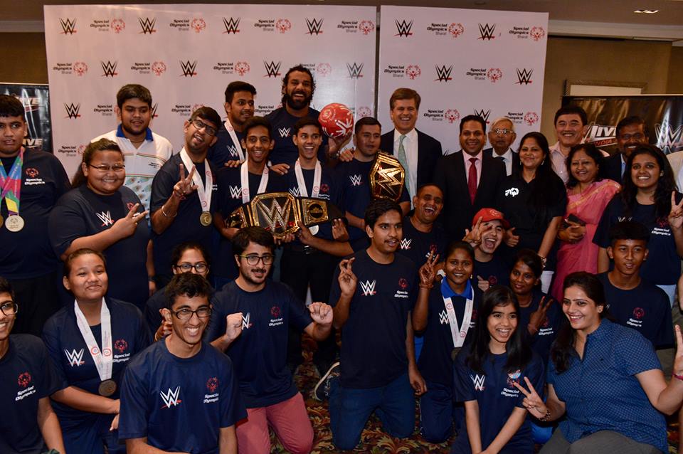SOlympicsBharat's tweet photo. #timshriver #WWE superstar jinder mahal athletes all@SObharat ..couldn't get bigger @SOAsiaPacific   @specialolyUSA @PlayUnified @WWEIndia https://t.co/utX5QWZn8C
