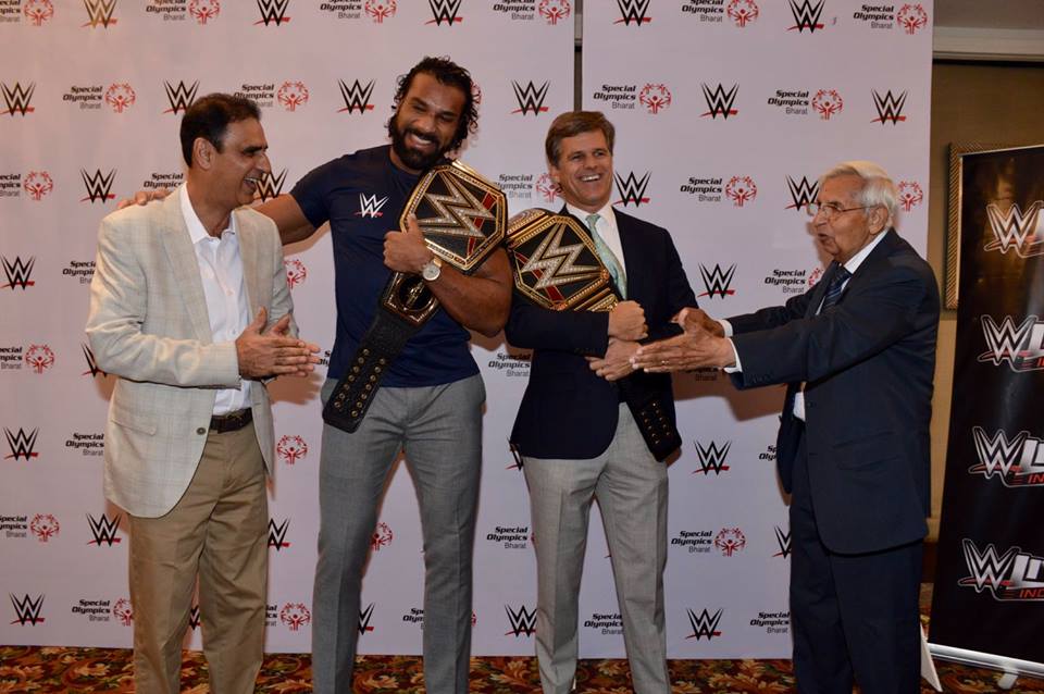 SOlympicsBharat's tweet photo. #timshriver #WWE superstar jinder mahal athletes all@SObharat ..couldn't get bigger @SOAsiaPacific   @specialolyUSA @PlayUnified @WWEIndia https://t.co/utX5QWZn8C