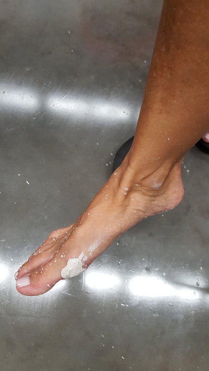 PurdomShanita's tweet photo. True custom color matching customer gave us her foot I have seen it all 🤣🤣#itactuallyworked https://t.co/4t5zhsXtUt