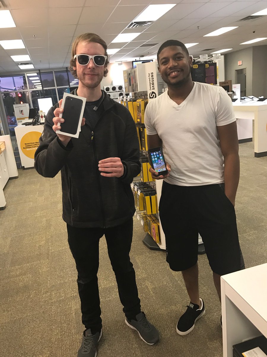 SprintHopkins's tweet photo. #YearOfTheBase hooking our awesome customer Jerry up with a sweet new iPhone! #BITW @DCalzone77 @LangerSprint https://t.co/FeQNQ5nNJp