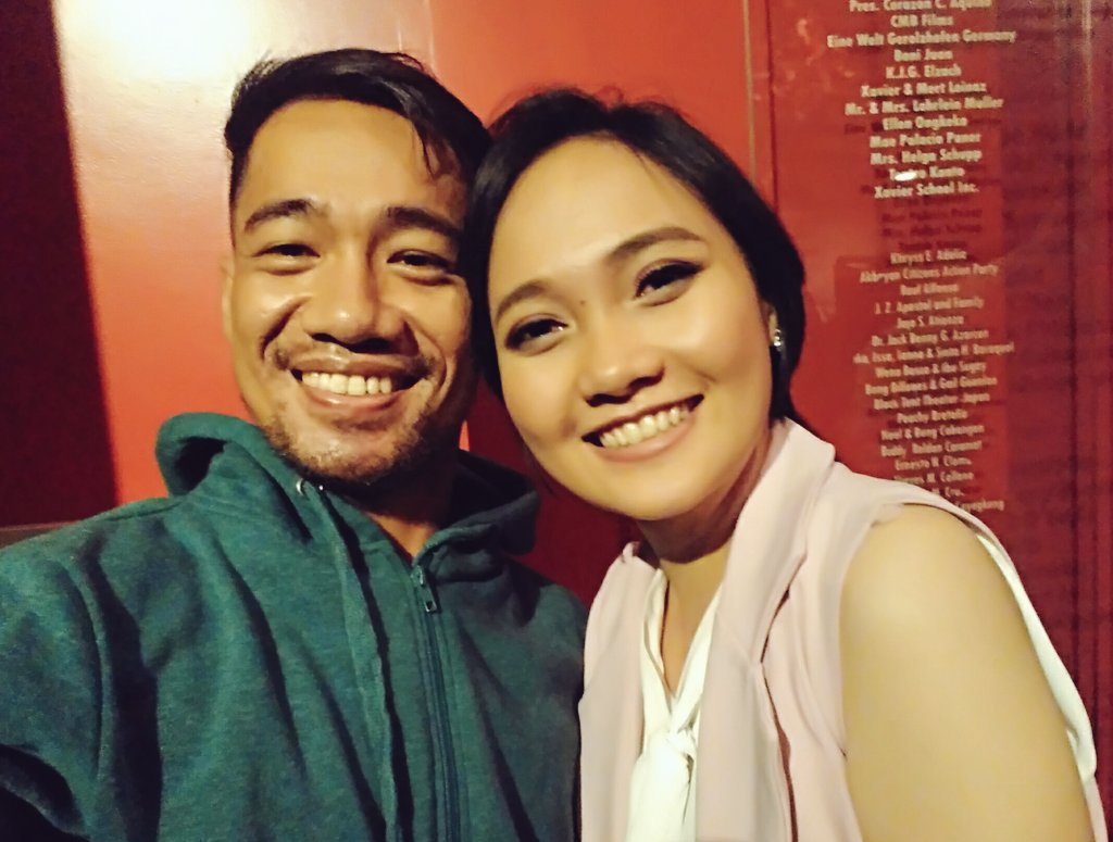DigoAcuzar's tweet photo. It's Ivy! It's Lily! It's @thalenikol 
Salamat sa autograph sa kopya ko ng @AmpalayaM #TwoIsBitterThanOne https://t.co/QvCeOPjkHC