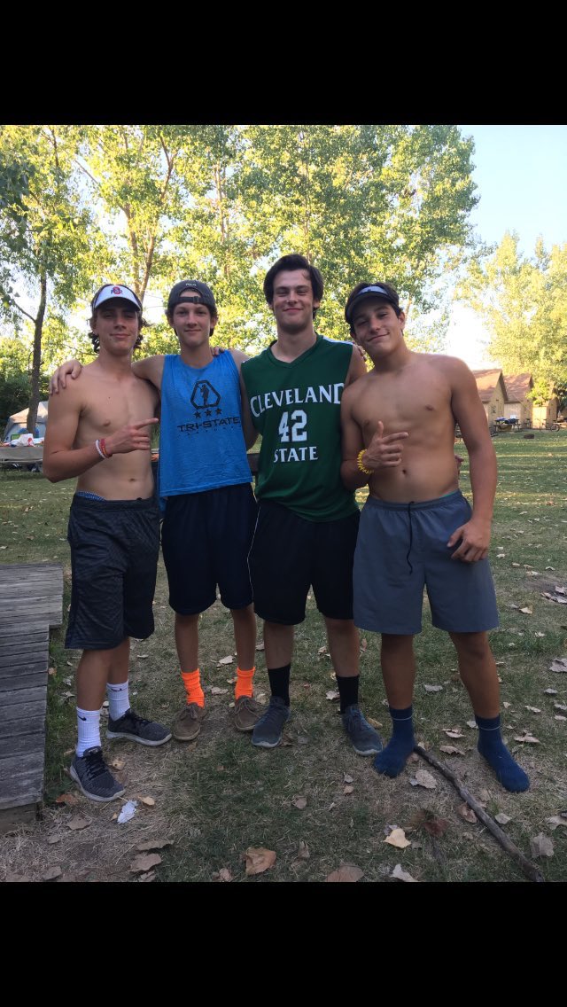 seanwallace0's tweet photo. happy birthday Tom 😍😍 @tommy_fenton7 hope it was fun u glurb #johnny #travis #juulio #finalextrav #frederick https://t.co/aHB8UYDEvq