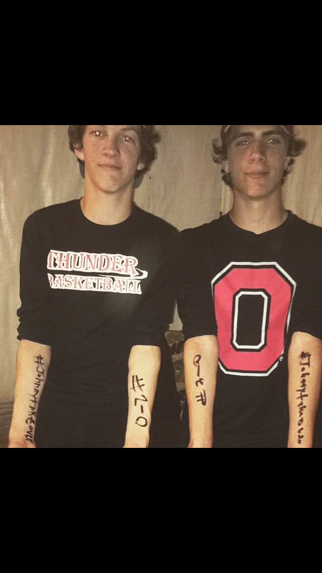 seanwallace0's tweet photo. happy birthday Tom 😍😍 @tommy_fenton7 hope it was fun u glurb #johnny #travis #juulio #finalextrav #frederick https://t.co/aHB8UYDEvq