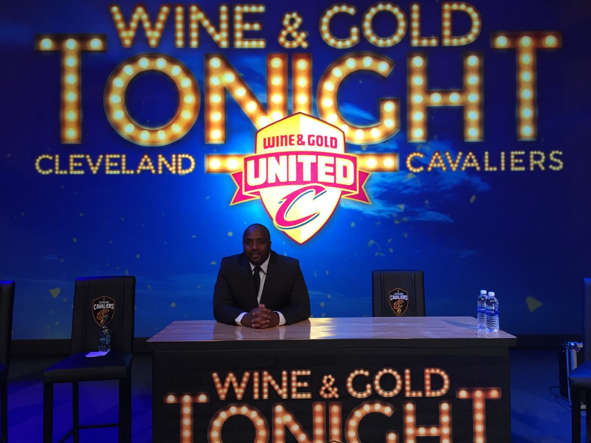 CavsAhmaad's tweet photo. One meeting in the books. Honored to emcee the @CavsWGUnited meeting at the State Theatre #WGUtonight #talkshowstyle https://t.co/LaRDNeC9KO