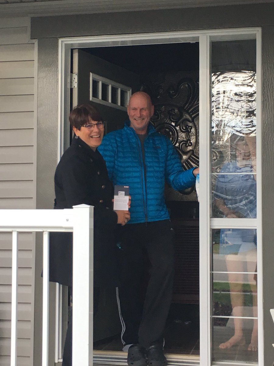 MarieMLauer's tweet photo. It’s the final stretch! I’m spending the last few hours of daylight knocking on some doors! Tomorrow is the day to get out and VOTE #Airdrie! #marie4mayor #smarthonestleadership #vision #communityengagement #AirdrieVotes #crunchtime https://t.co/QZQsaefgiu