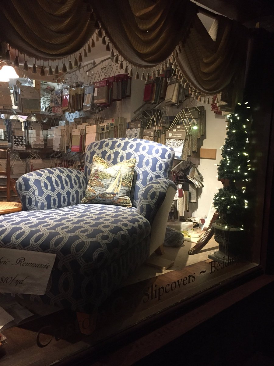 MiddleburgVA's tweet photo. #Beautiful chaise lounge upholstered by #local biz @HomeFashions #upholstery #furniture 💕#loudoun #fauquier ➡️https://t.co/Fm5uXmuOXs https://t.co/NyGWZtCFWI