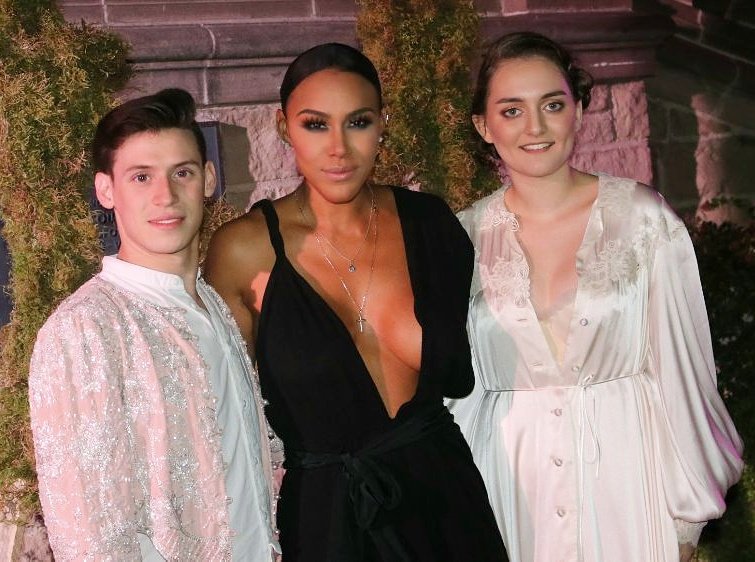KamaniAlana's tweet photo. Designers Sabrina and Mannings
F/W 17/18 #Lafashionweek #inviteonlycabo @Bravotv #bbloggers #fbloggers #BeverlyHills https://t.co/virpPynKQt