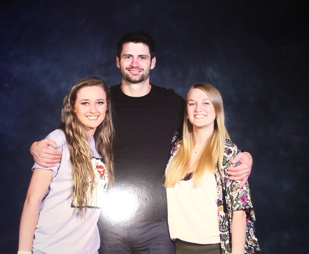 deannaaughtman's tweet photo. Thanks for smelling so good ππ @ThisIsLafferty @offendingmoms @EyeCon3000 #bestweekendEVER #defcomingback π³β€οΈ #TheresOnlyOneTreeHill https://t.co/2LVr4NU3hK