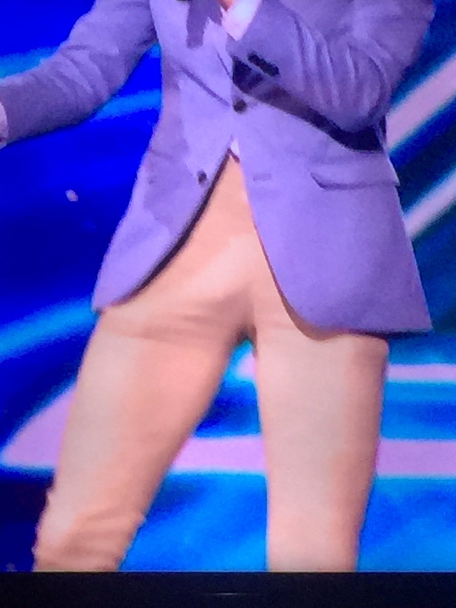 beinghonest11's tweet photo. I know I wasn't the only one that noticed the cucumber in Russell's pocket 👀😳😳😳😳 #Xfactor #watershed https://t.co/RAfDi9bOi0
