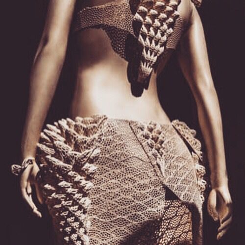 SAQAart's tweet photo. Designer Uses Sustainable 3D Printing in Recent Exhibition Blurring the Lines Between Fashion and #Art https://t.co/SzAIHrJJLb #fiberart https://t.co/nH763kAcrZ