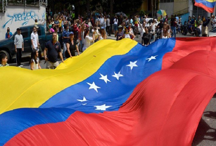 VenezuelaEW's tweet photo. Venezuela ejerce su derecho al voto por la LIBERTAD https://t.co/OD6kKPIZKg