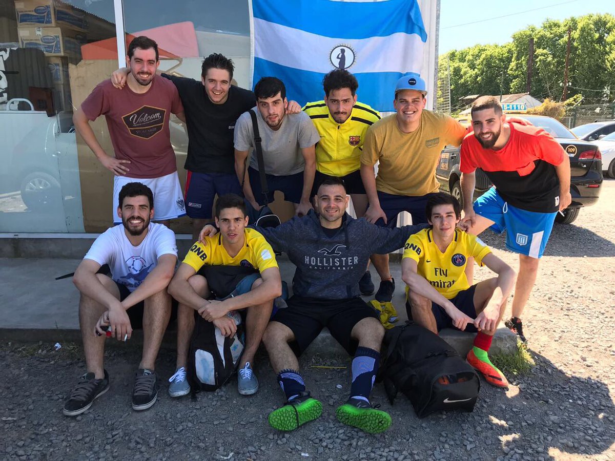MomiaFc's tweet photo. El equipo esta intratable! ⚽️⚽️💛💛💛🏅🎖🥇🕶🕶🕶😎☝🏼☝🏼🤤😬 https://t.co/Ngqx1b35OI