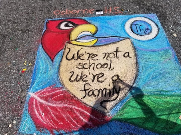 rlosbornehs's tweet photo. At Osborne we are more than a school.... we are a family! @rlosbornehs artists did a great job at the @cityofmarietta Chalktoberfest! https://t.co/4aspsKqCpK