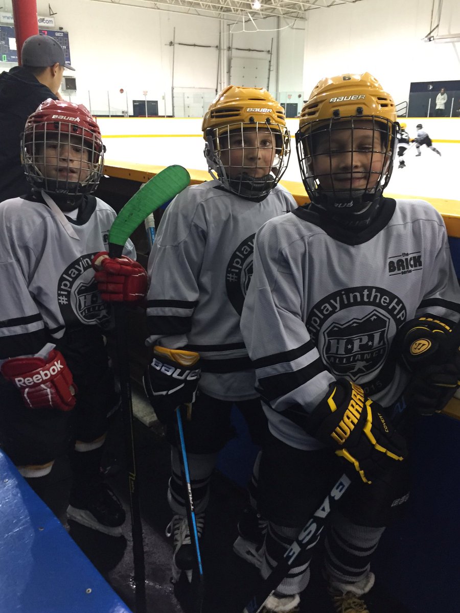 Great to see the @hplhockeyinfo1 players from across Vancouver learning what an offside is and icing  #biggergame #iplayintheHPL