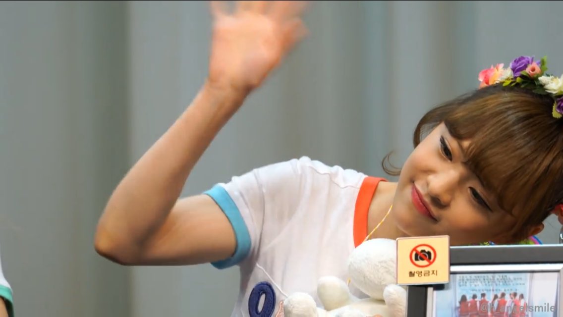 omgscreencaps's tweet photo. jine ❀ https://t.co/BnLVIbRkML