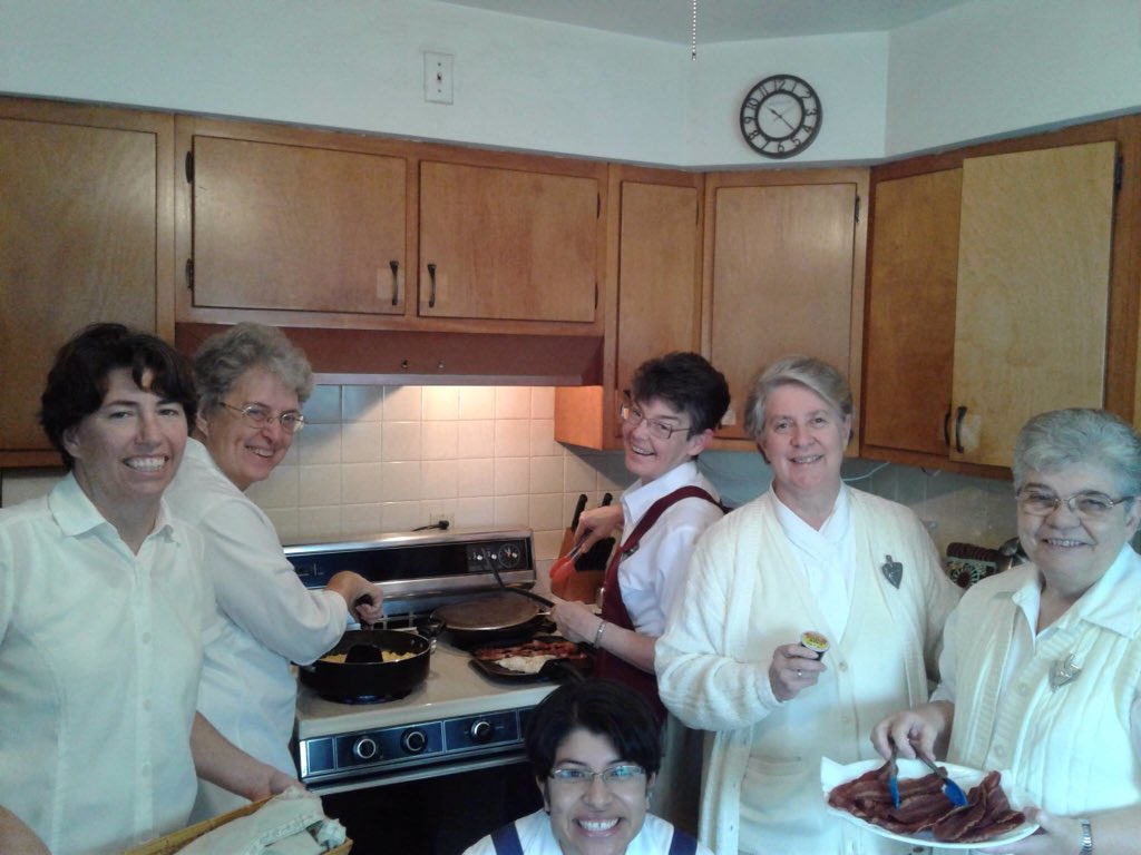 SDSH_Sisters's tweet photo. #SDSHSisters visiting post #CMSWR National Assembly. It was a joy to be together with our dear Sisters! #nunfun #religiouslife #conventlife https://t.co/Ld0DjwrHOJ