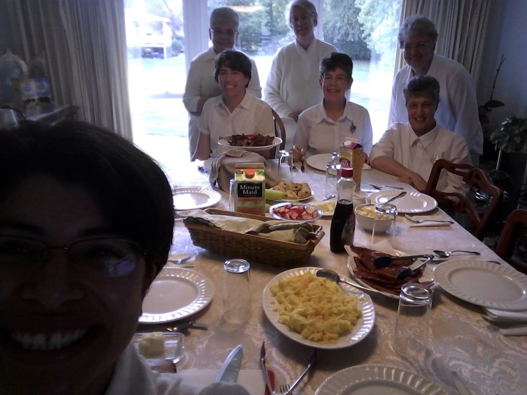 SDSH_Sisters's tweet photo. #SDSHSisters visiting post #CMSWR National Assembly. It was a joy to be together with our dear Sisters! #nunfun #religiouslife #conventlife https://t.co/Ld0DjwrHOJ