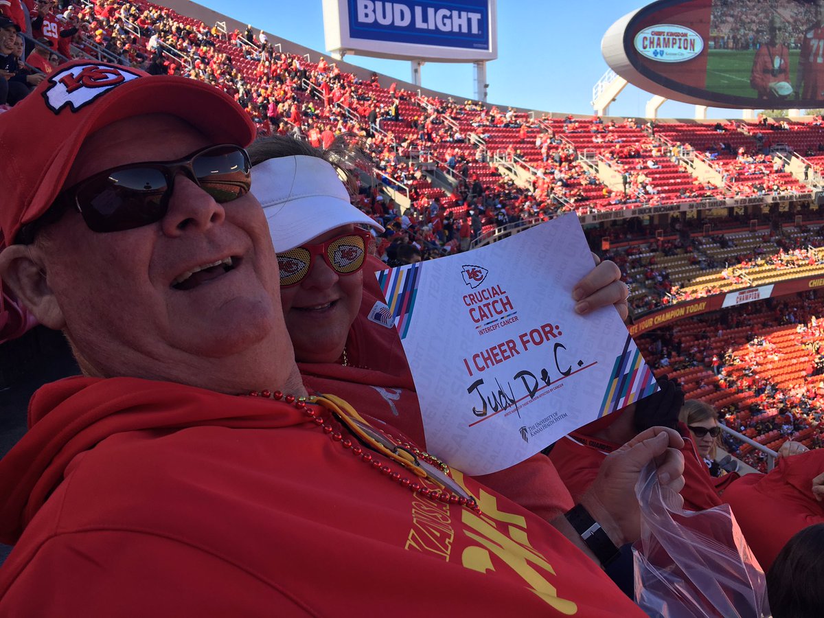BarriBum's tweet image. #ChiefsVsCancer We salute our friends and family impacted by cancer. Here&apos;s to Melissa E. singing the NA &amp;amp; to a Chiefs victory. #KickC