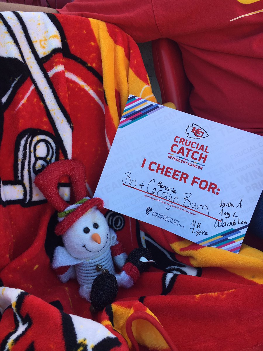 BarriBum's tweet image. #ChiefsVsCancer We salute our friends and family impacted by cancer. Here&apos;s to Melissa E. singing the NA &amp;amp; to a Chiefs victory. #KickC