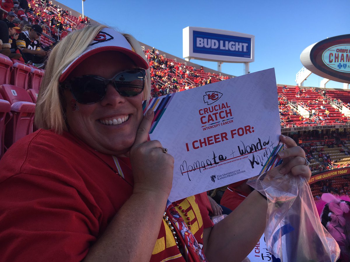 BarriBum's tweet image. #ChiefsVsCancer We salute our friends and family impacted by cancer. Here&apos;s to Melissa E. singing the NA &amp;amp; to a Chiefs victory. #KickC