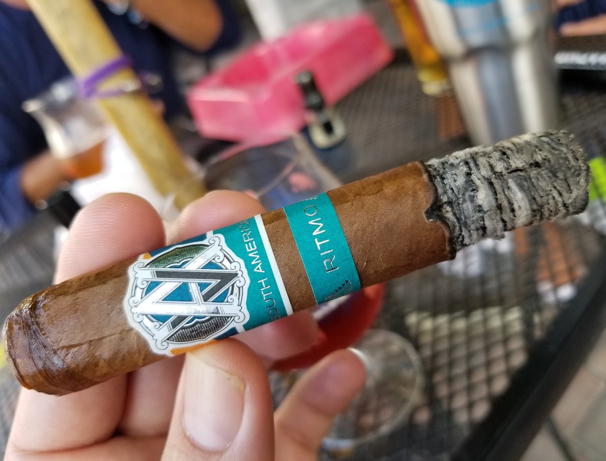 TheHumidor's tweet photo. Avo Synchro Ritmo doesn't disappoint. Great #Cigar!
#Avo #AvoSyncro #AvoSyncroRitmo #AvoCigars https://t.co/VHJU9V5E6e