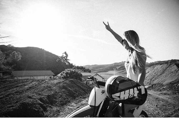 shiftargentina's tweet photo. ¡Feliz día para todas las madres!

#diadelamadre #shift #mx #motocross #shiftracing #shiftargentina https://t.co/SnX8GDE2K1 https://t.co/GEZbM6qY9M