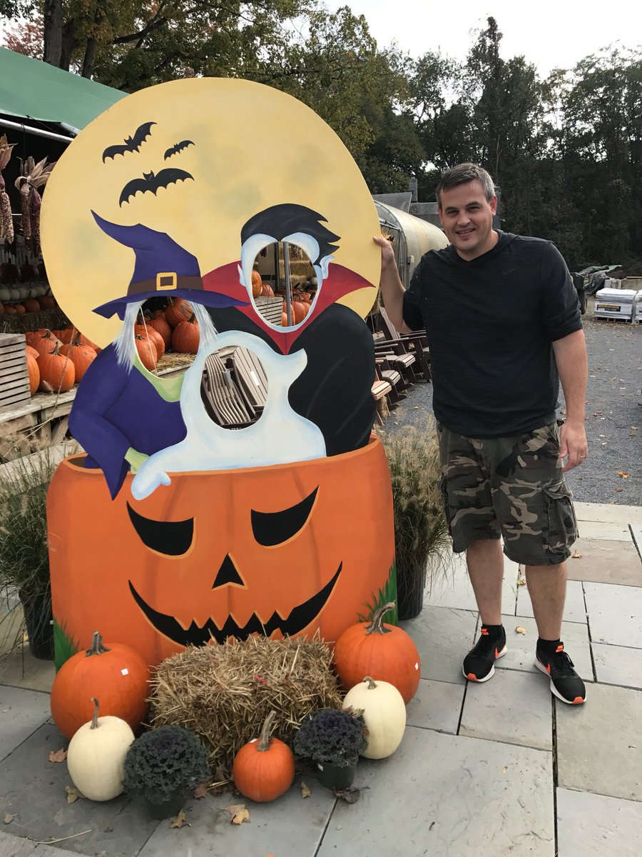 lynchkenneth's tweet photo. @VicBergerIV @VicFaceHoles Happy Halloween! Spooky! #vicfaceholes https://t.co/nPaIreOCML